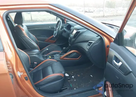 2016 Hyundai Veloster Turbo z USA, uszkodzony, nr VIN KMHTC6AE0GU285878